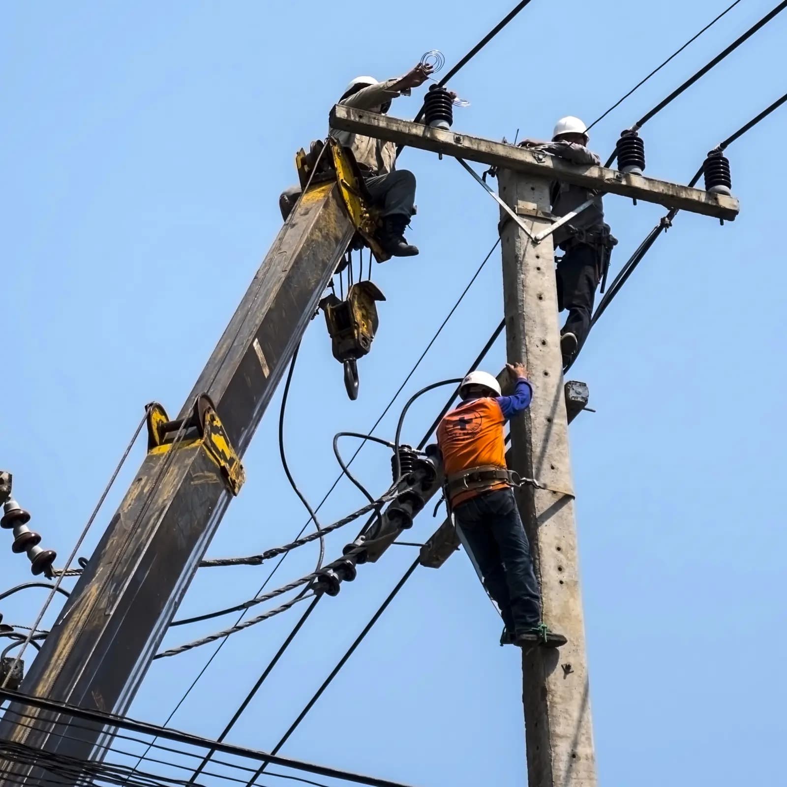 Изтегляне на кабели по въздух - Средно напрежение (1 – 20 kV)