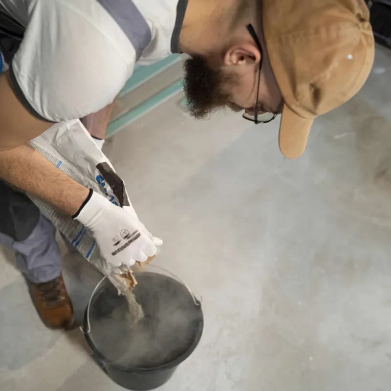 Саморазливна замазка