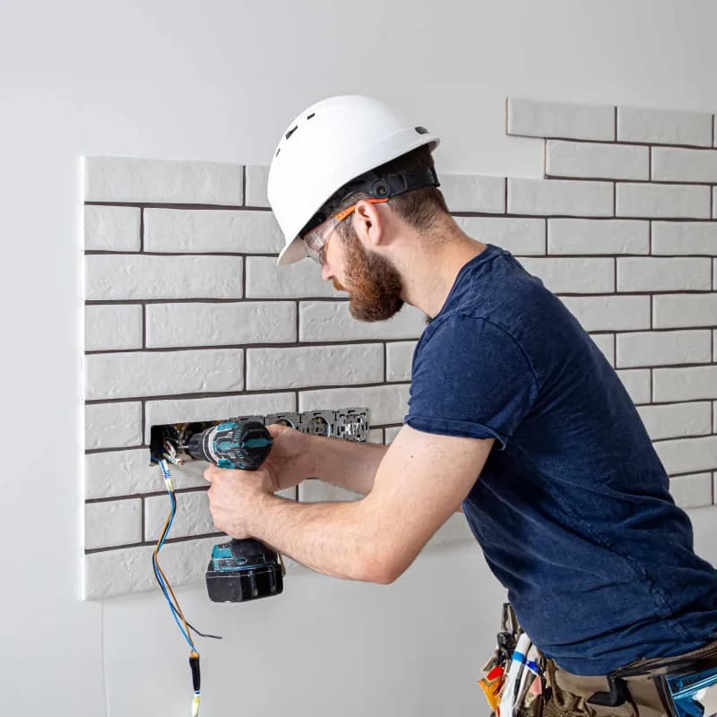 Оформяне на отвори на гърба за контакт или ключ за осветление