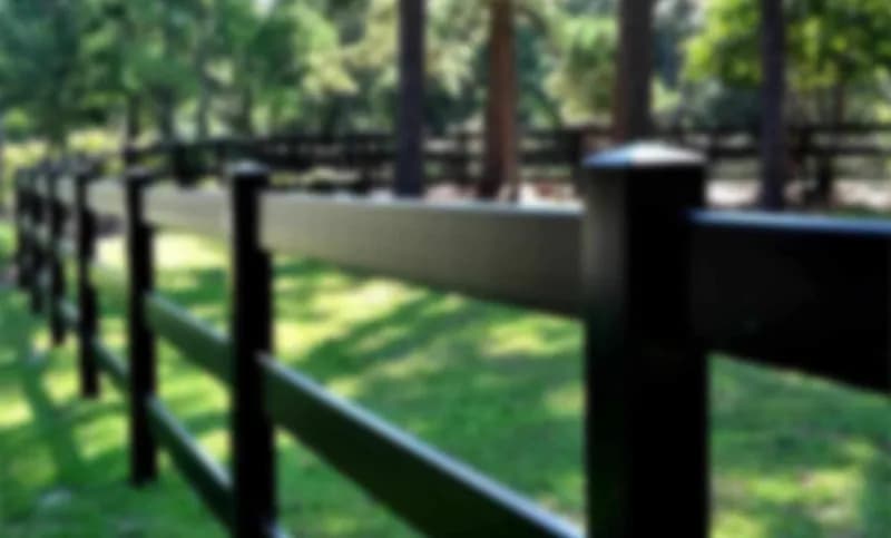 Боядисване на огради и решетки със светла боя