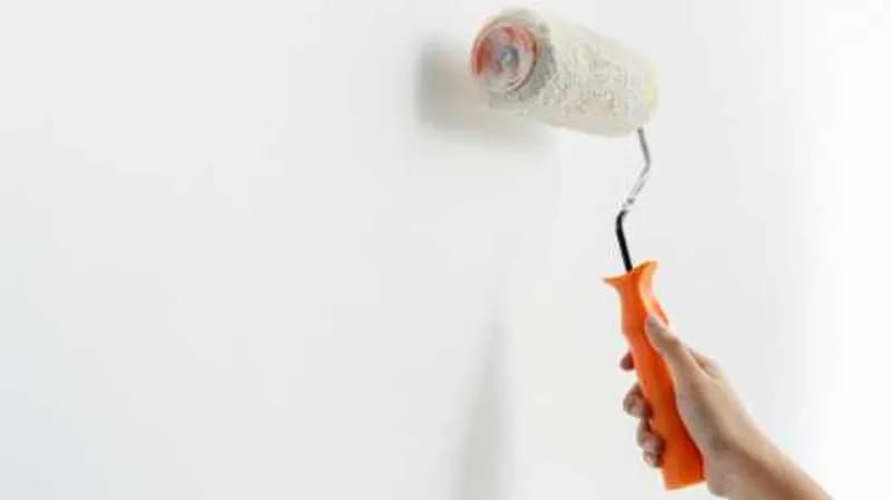 Боядисване с бяла боя