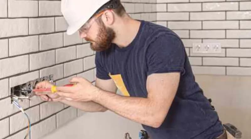 Спешен електротехник